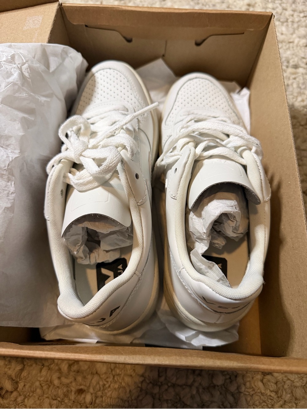 Veja White Leather Low-Top Sneakers - Picture 5 of 6